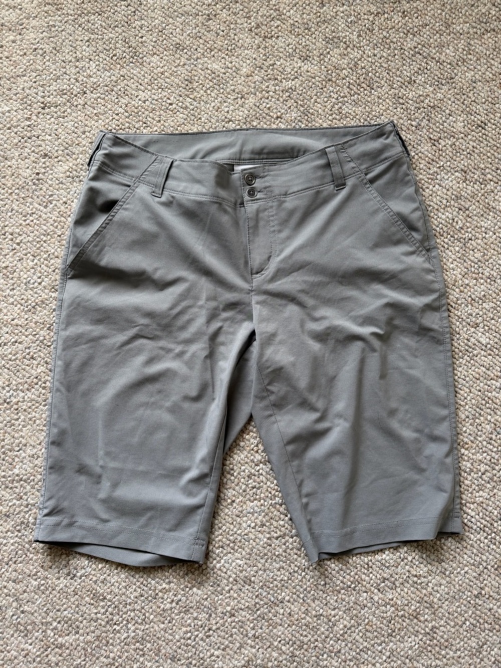 Columbia Long Shorts, size 10